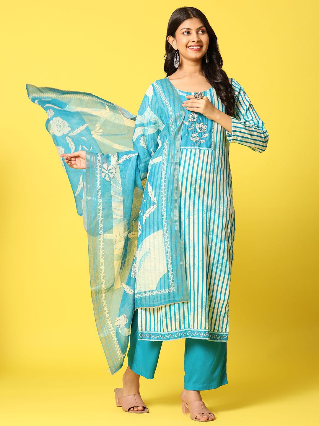 Mamicha Women Floral Printed Regular Pure Cotton Kurta with Palazzos & With Dupatta