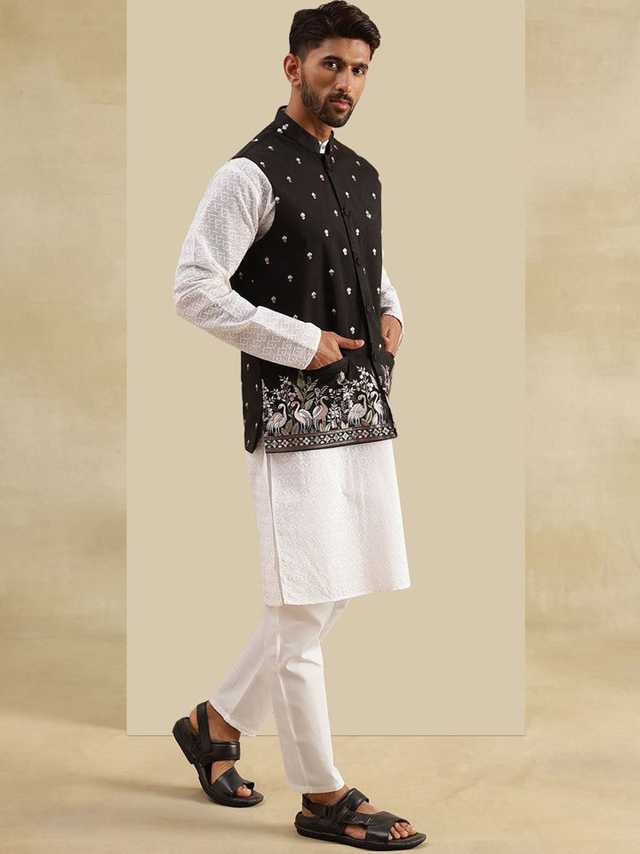 SOJANYA Men Embroidered Regular Pure Cotton Kurta with Pyjamas & Nehru Jacket