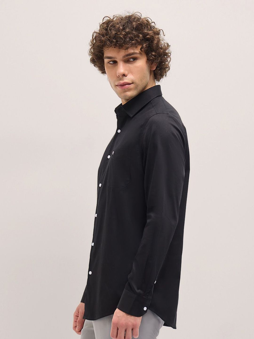 THE BEAR HOUSE Men Spread Collar Solid Cotton Tailored Fit Formal Shirt