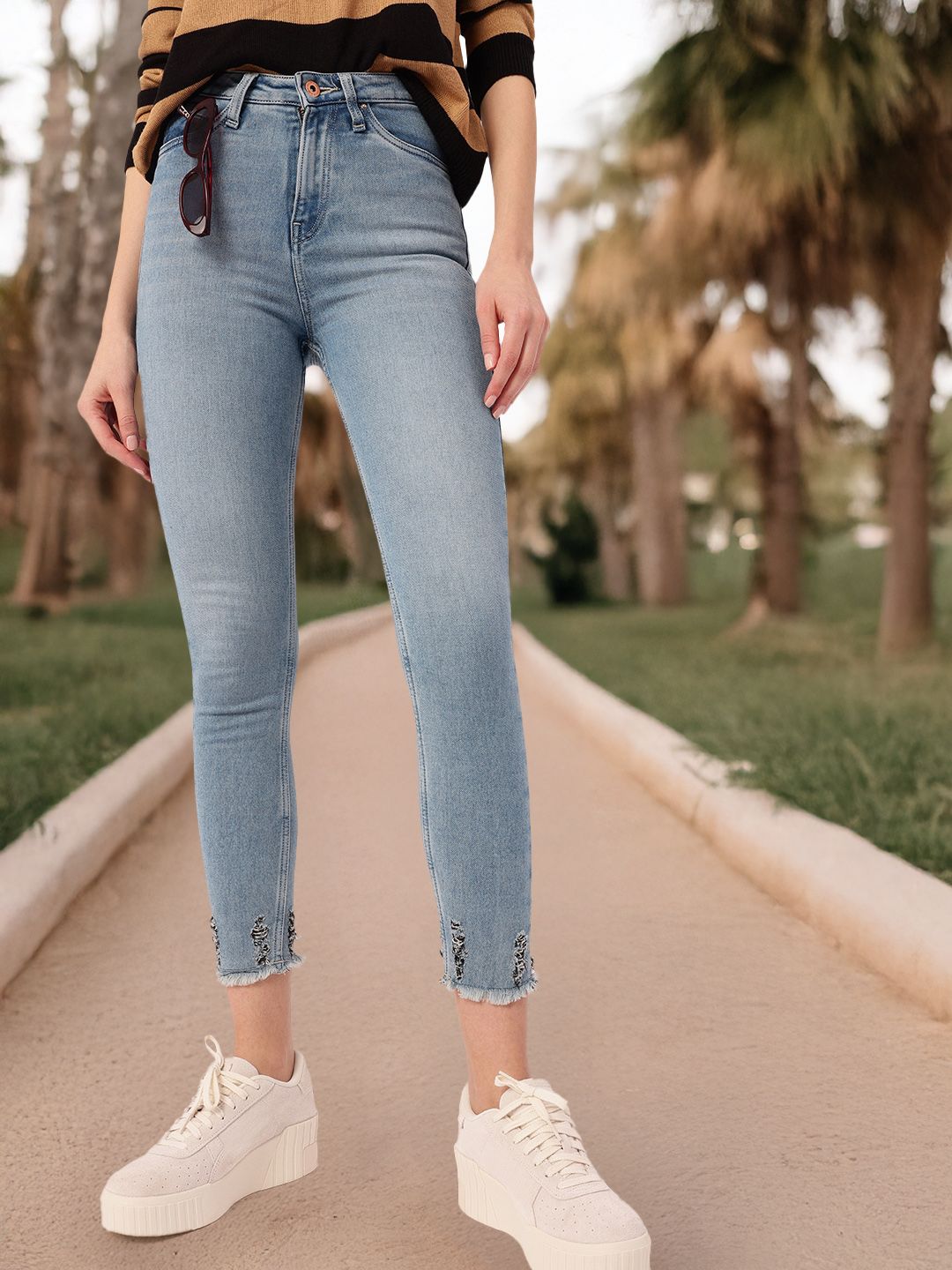 DressBerry Women Street Skinny Fit Ripped Faded Jeans