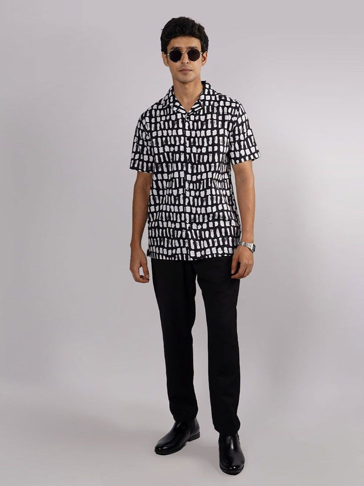 Baju Kasual Kapas Kolar Cuba Eszett Bercetak Abstrak