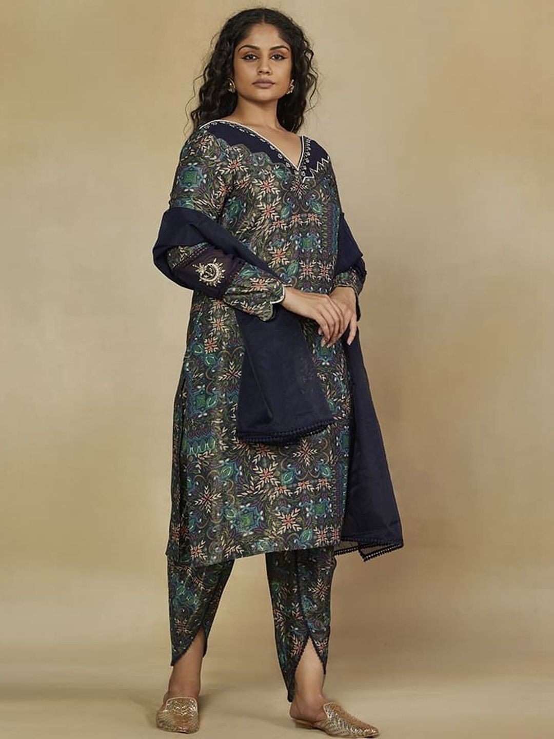 Mamicha Women Ethnic Motifs Printed Regular Thread Work Kurta with Dhoti Pants & With Dupatta