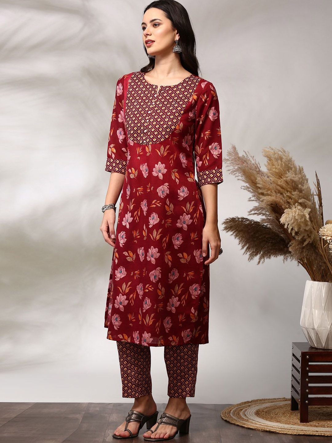 Anouk Floral Printed Thread Work Kurta Lurus Lurus Kurta dengan Seluar & Dupatta