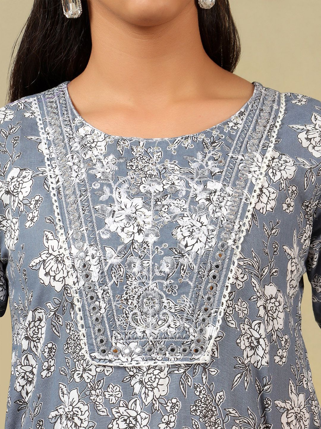 Mamicha Women Floral Printed Regular Mirror Work Pure Cotton Kurta with Trousers & With Dupatta