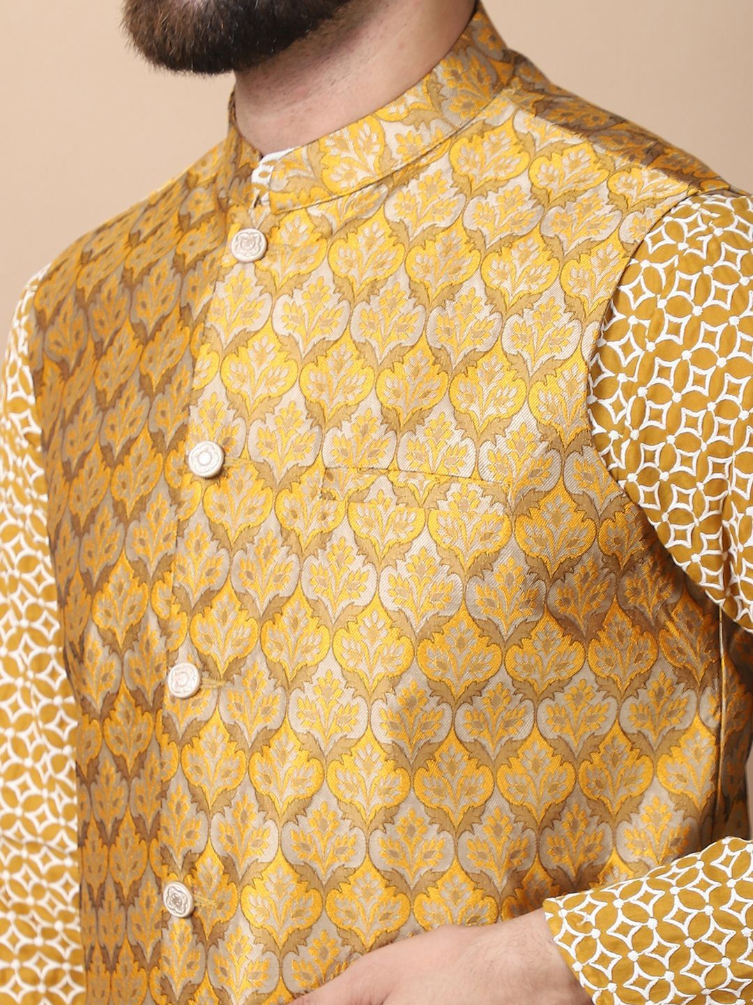 Kurta Kapas Tulen Bersulam Geometri Anouk Mustard Kuning dengan Jaket Churidar & Nehru
