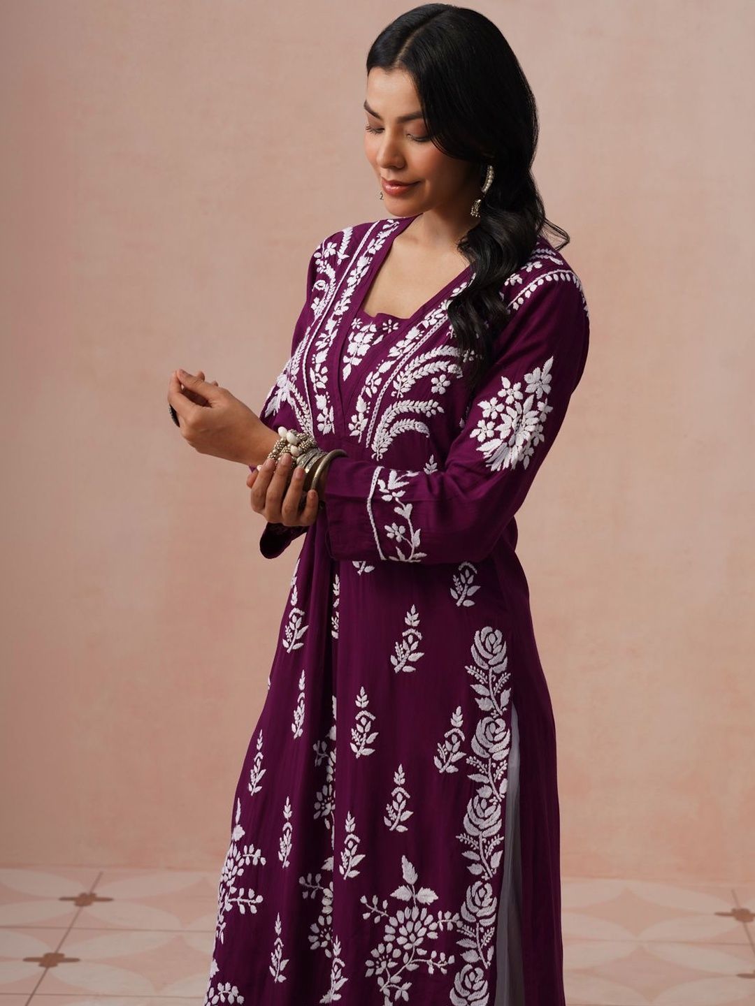 Rumah Wanita Chikankari Motif Etnik Bersulam Kurta Chikankari