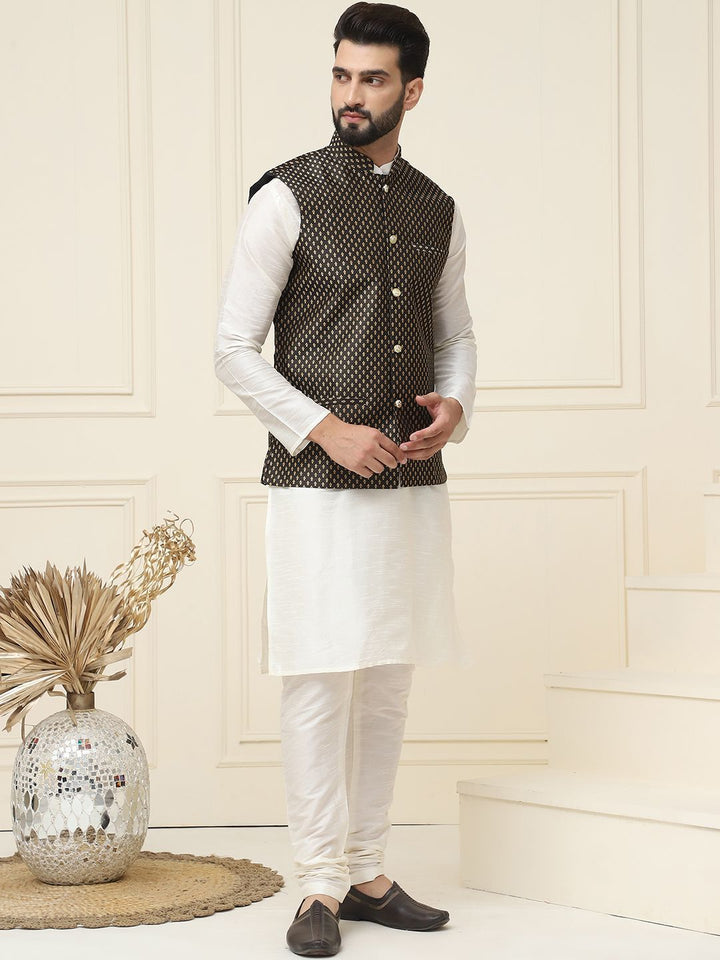 SOJANYA Mandarin Collar Silk Cotton Straight Kurta dengan jaket Churidar & Nehru