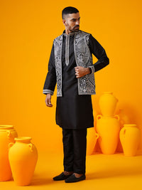 SOJANYA LUXE Kurta Lurus Kolar Mandarin Sulam Bunga Dengan Seluar Dan Jaket
