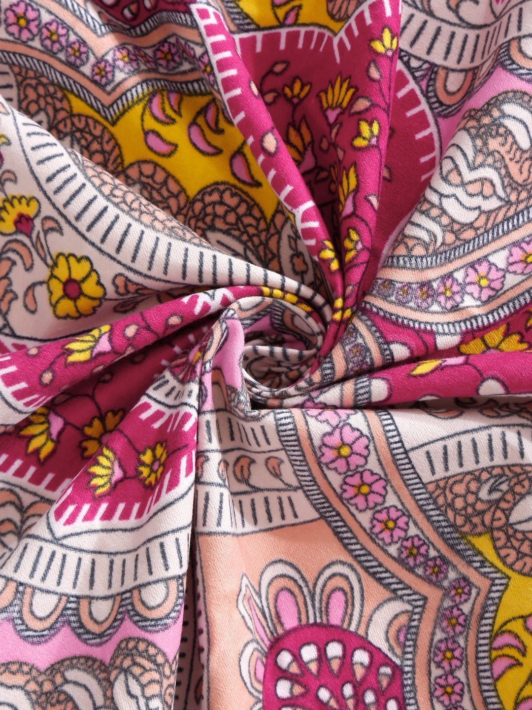Aura Red & White Ethnic Printed Dilengkapi Cadar King 300TC Dengan 2 Sarung Bantal