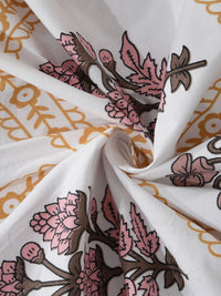 Myntra Elegant Homes White & Yellow Floral Printed Dilengkapi 300 TC King Bedsheet dengan 2 Sarung Bantal