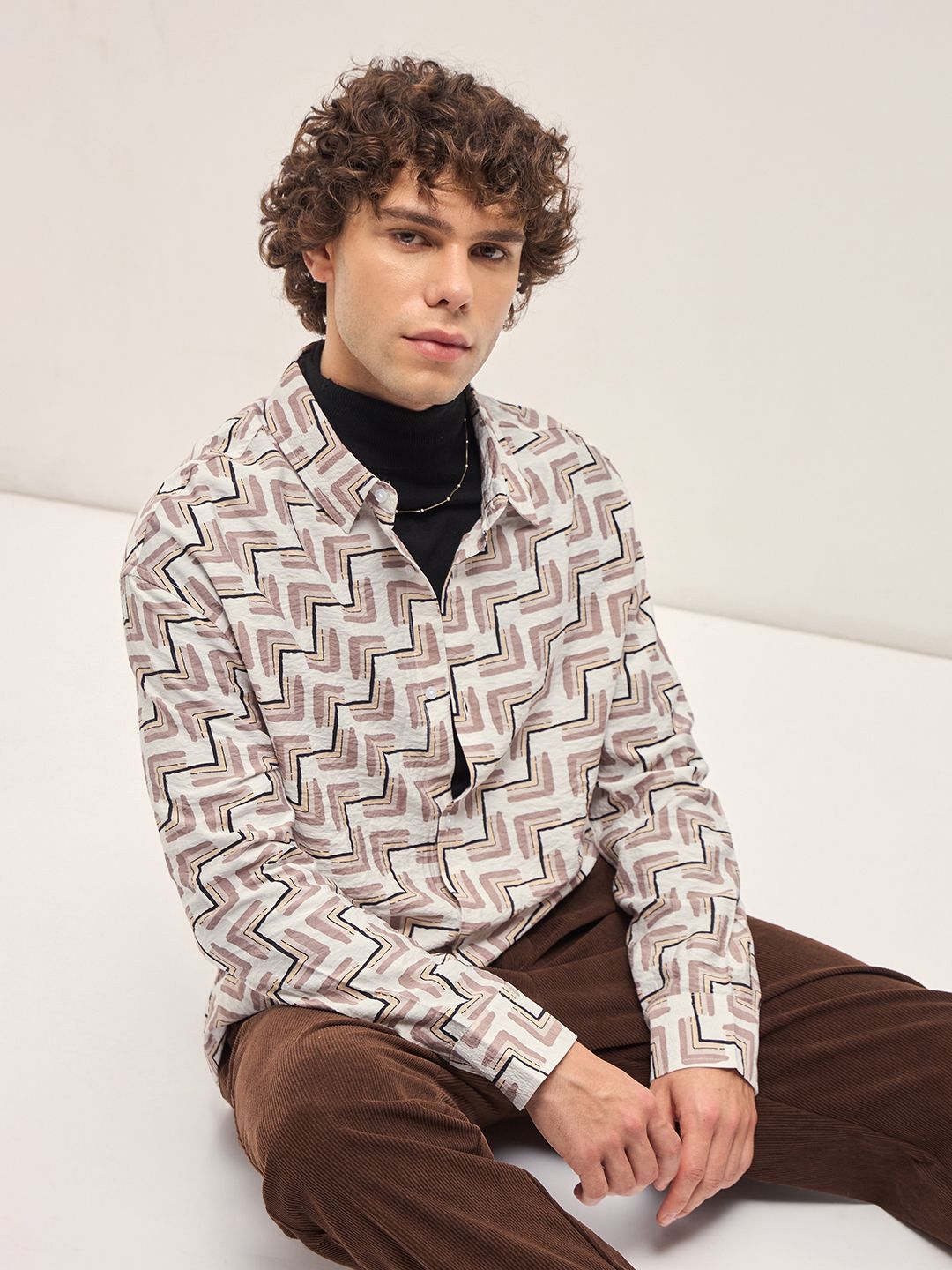 THE BEAR HOUSE Men Spread Collar Geometric Printed Relaxed Fit Casual Shirt