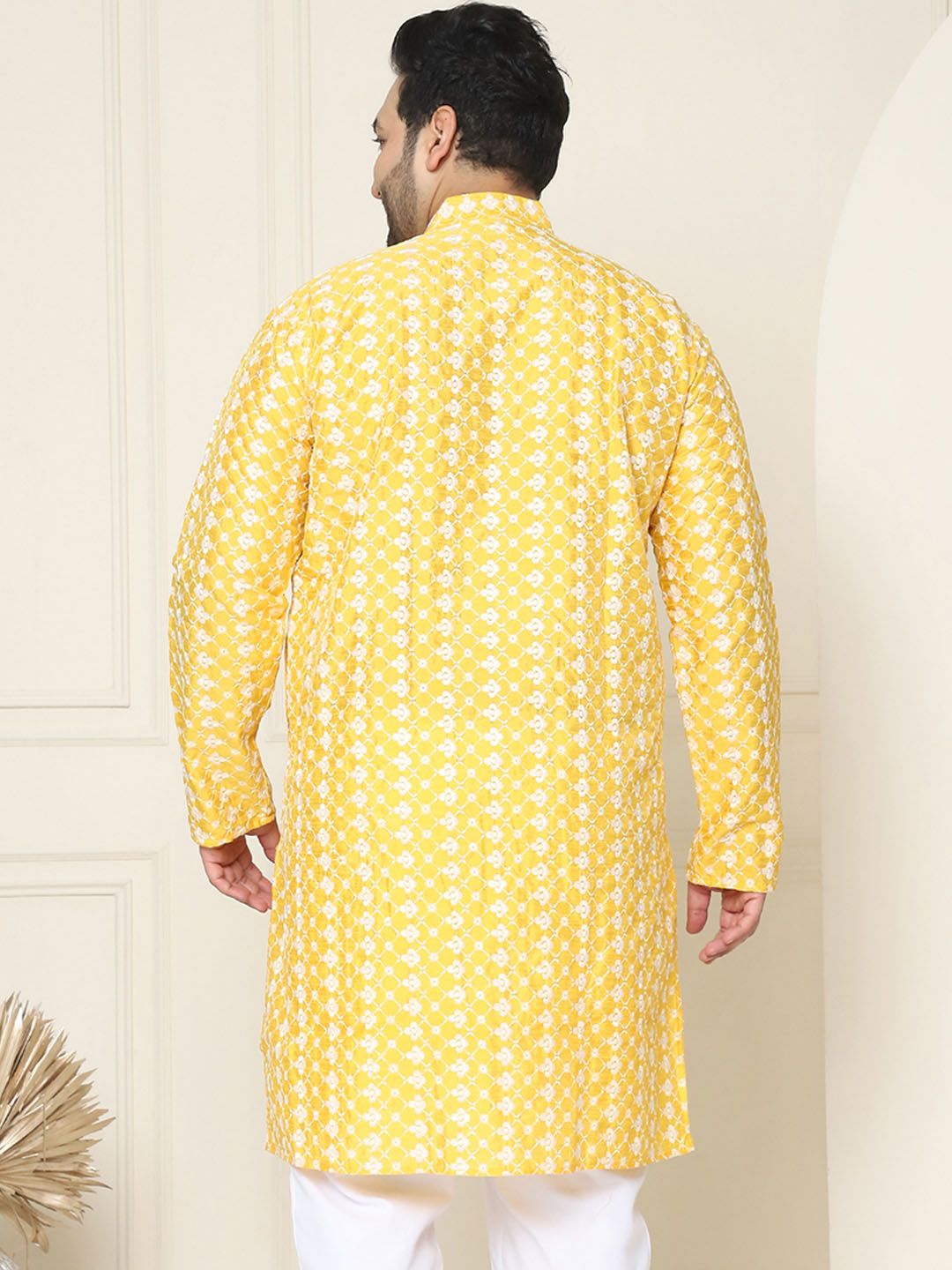 SOJANYA PLUS Floral Embroidered Band Collar Thread Work Straight Kurta