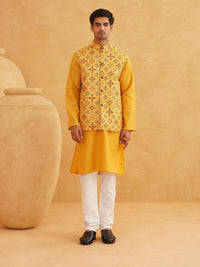 SOJANYA Band Collar Straight Kurta Dengan Churidar Dan Jaket Nehru