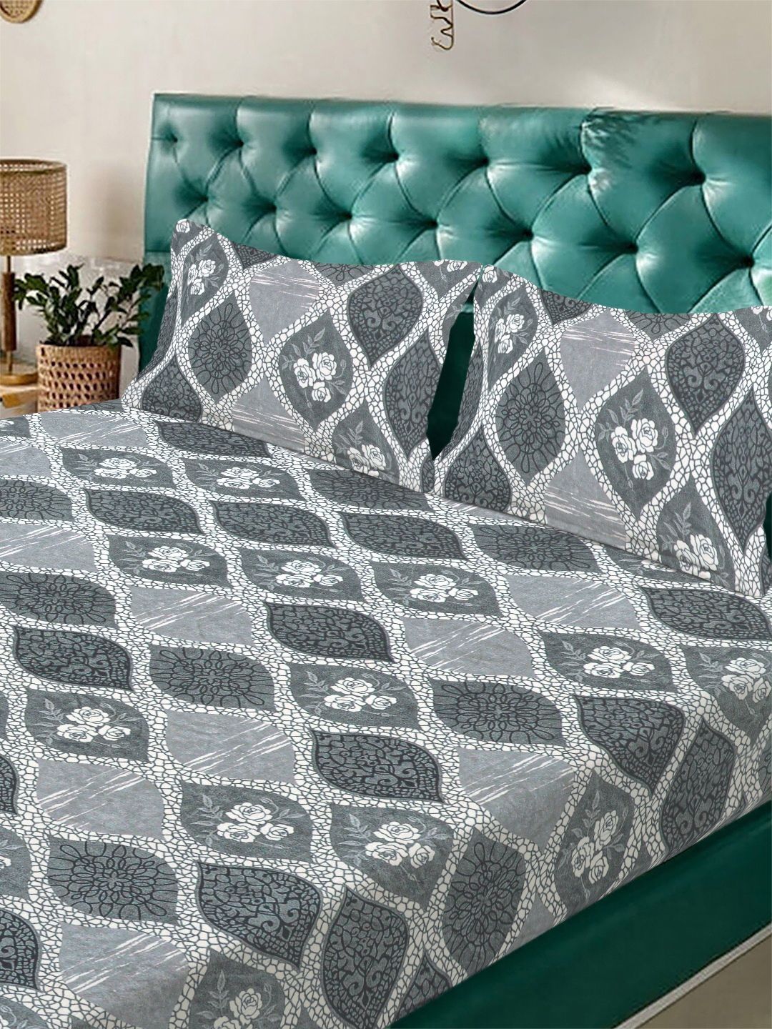 Myntra Elegant Homes Grey Geometric Dipasang Set Cadar King Woolen 300TC- 250X225cm