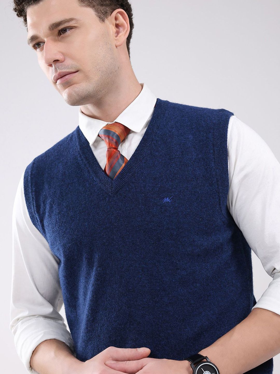 Monte Carlo Men Solid V-Neck Ribbed Sweater Vest