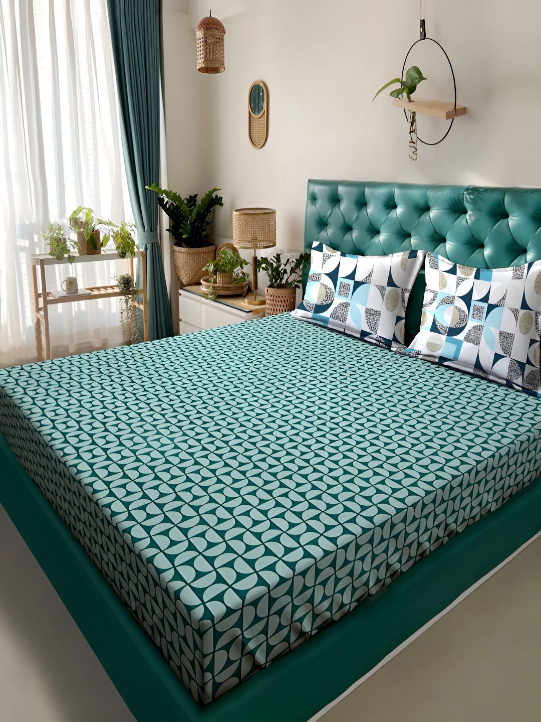 KLOTTHE Green Geometric Printed 300TC Double King Bedsheet With 2 Pillow Covers
