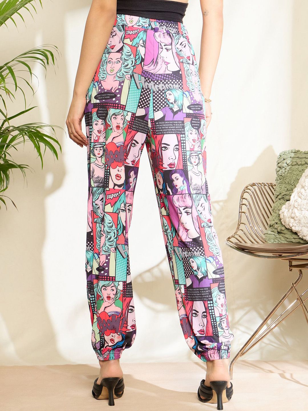 Berrylush Women Floral Printed High-Rise Trousers