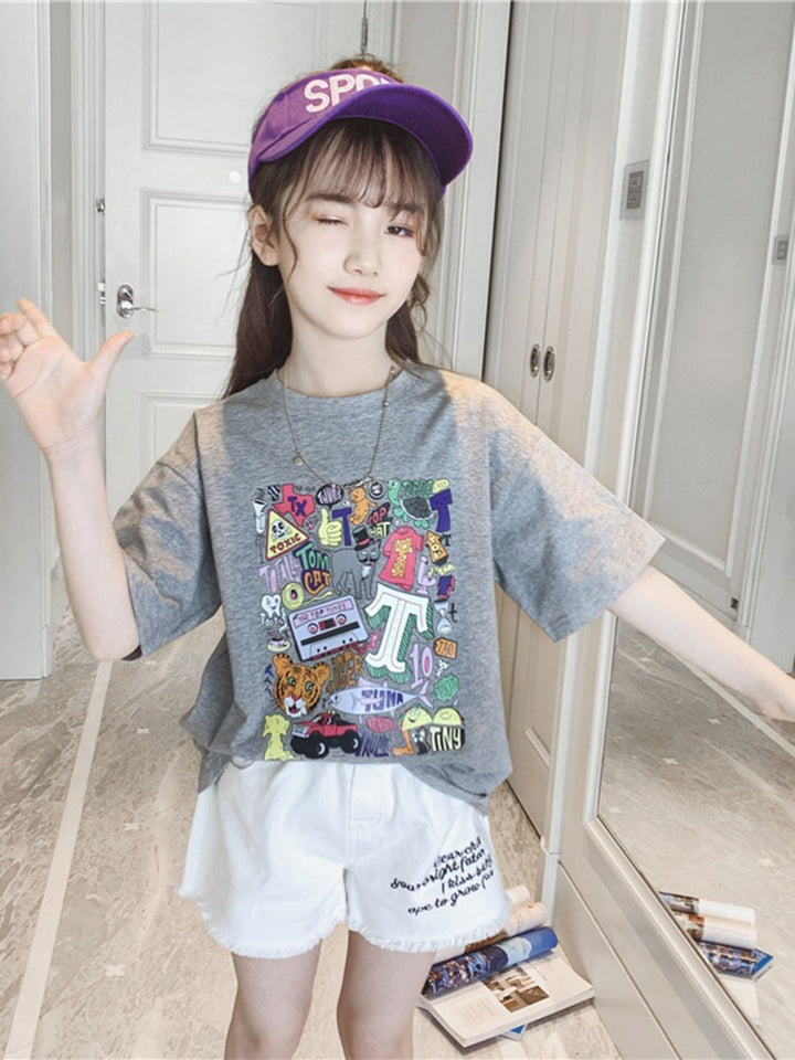 YK Girls Printed V-Neck Applique T-shirt
