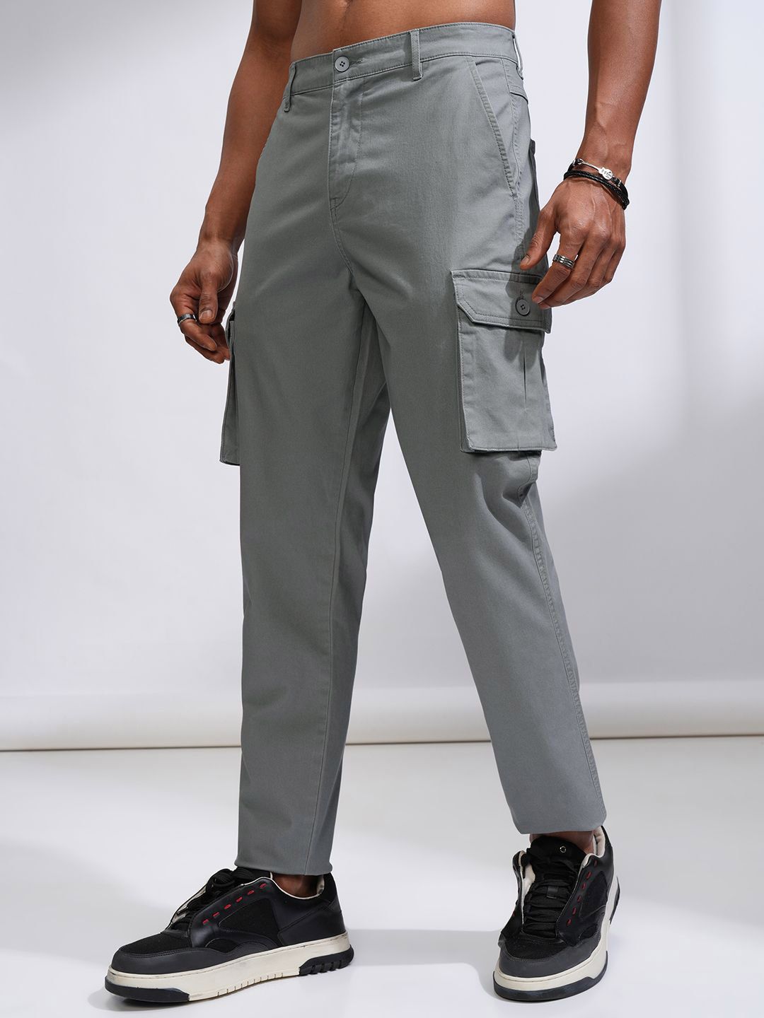 HIGHLANDER Men Mid-Rise Flat-Front Straight Fit Cargos Trousers
