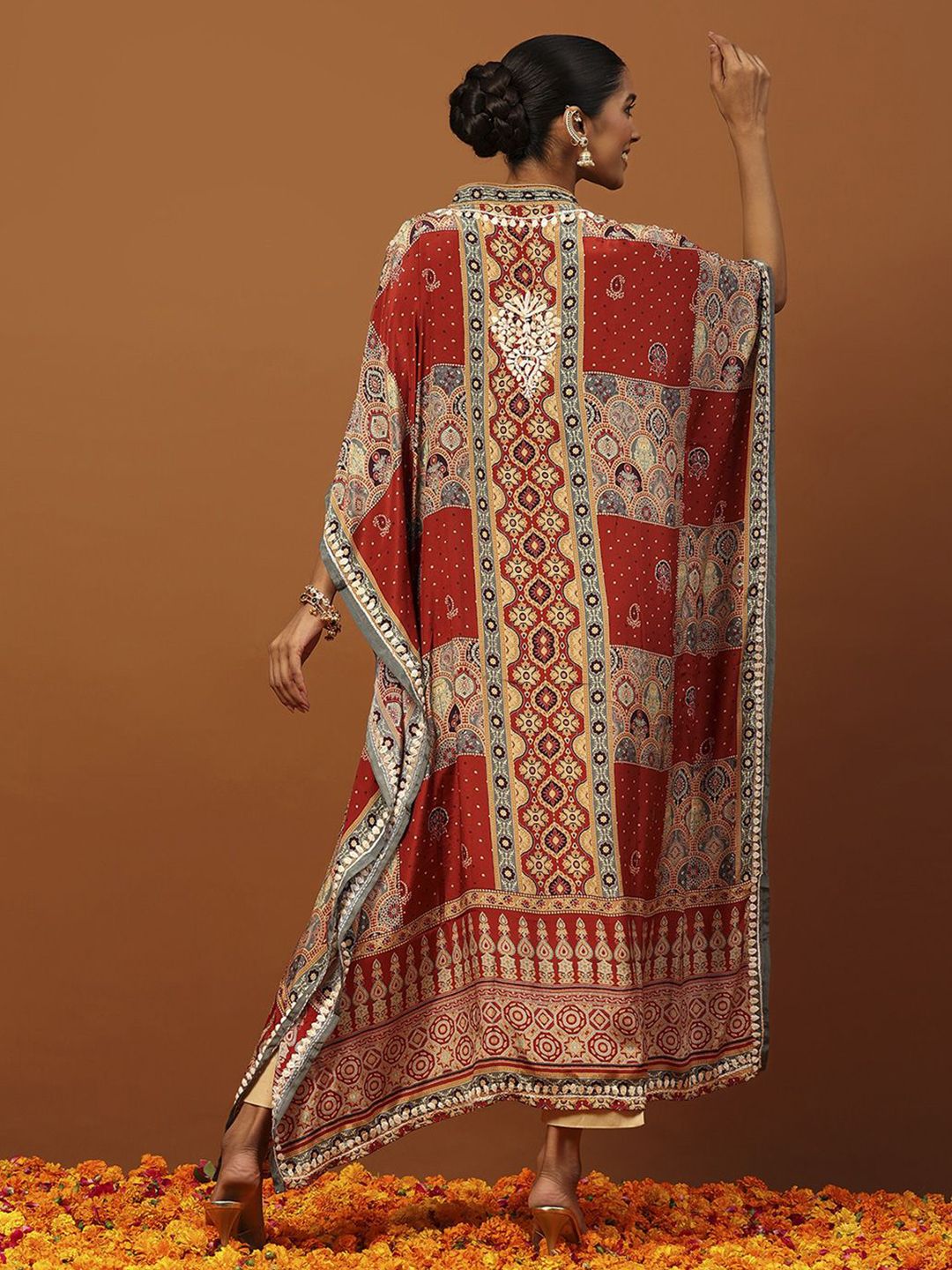 Rumah Chikankari Wanita Rust Crepe Chikankari Sulam Kaftan