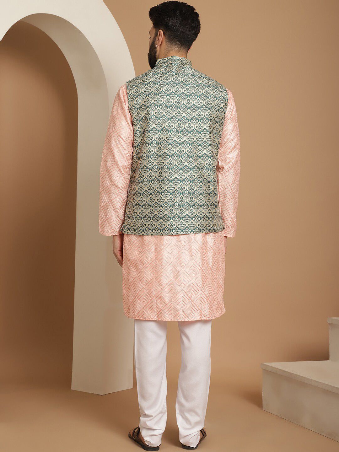 Anouk Pink Ethnic Motif Tenunan Rekaan Kurta Lurus Dengan Jaket Churidar & Nehru