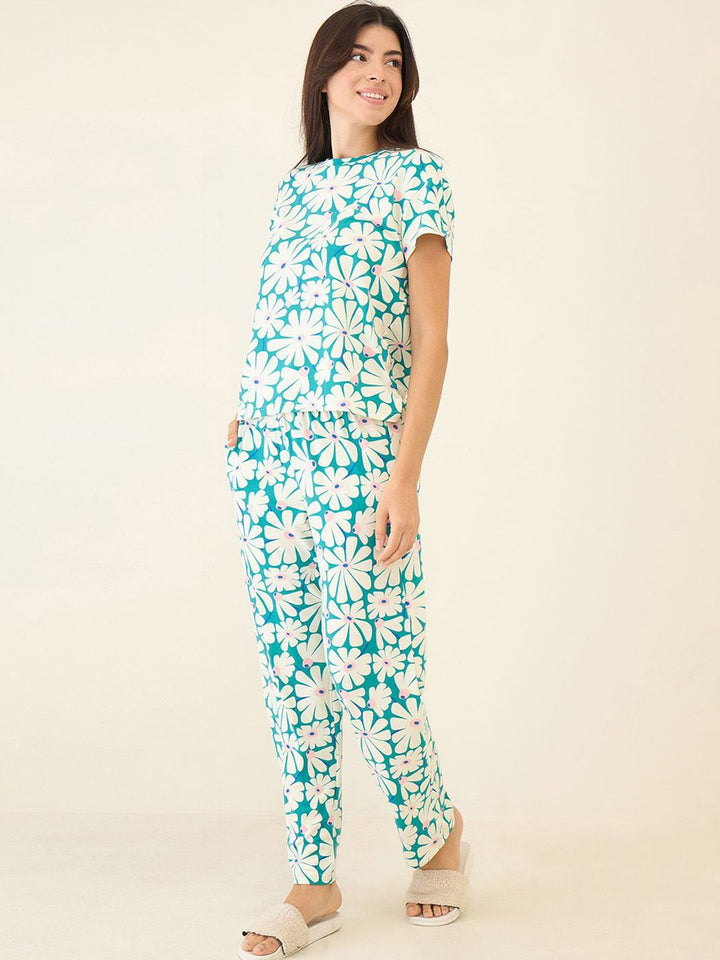 Sweet Dreams Women Printed Top & Pyjamas Night suit