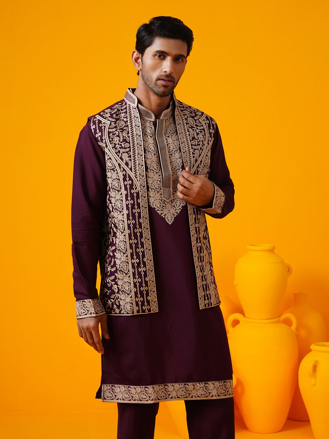 SOJANYA LUXE Kurta Lurus Kolar Mandarin Sulam Bunga Dengan Seluar Dan Jaket