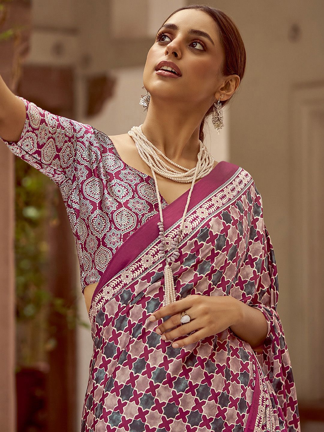 Saree mall Ethnic Motifs Poly Crepe Block Print Sarees