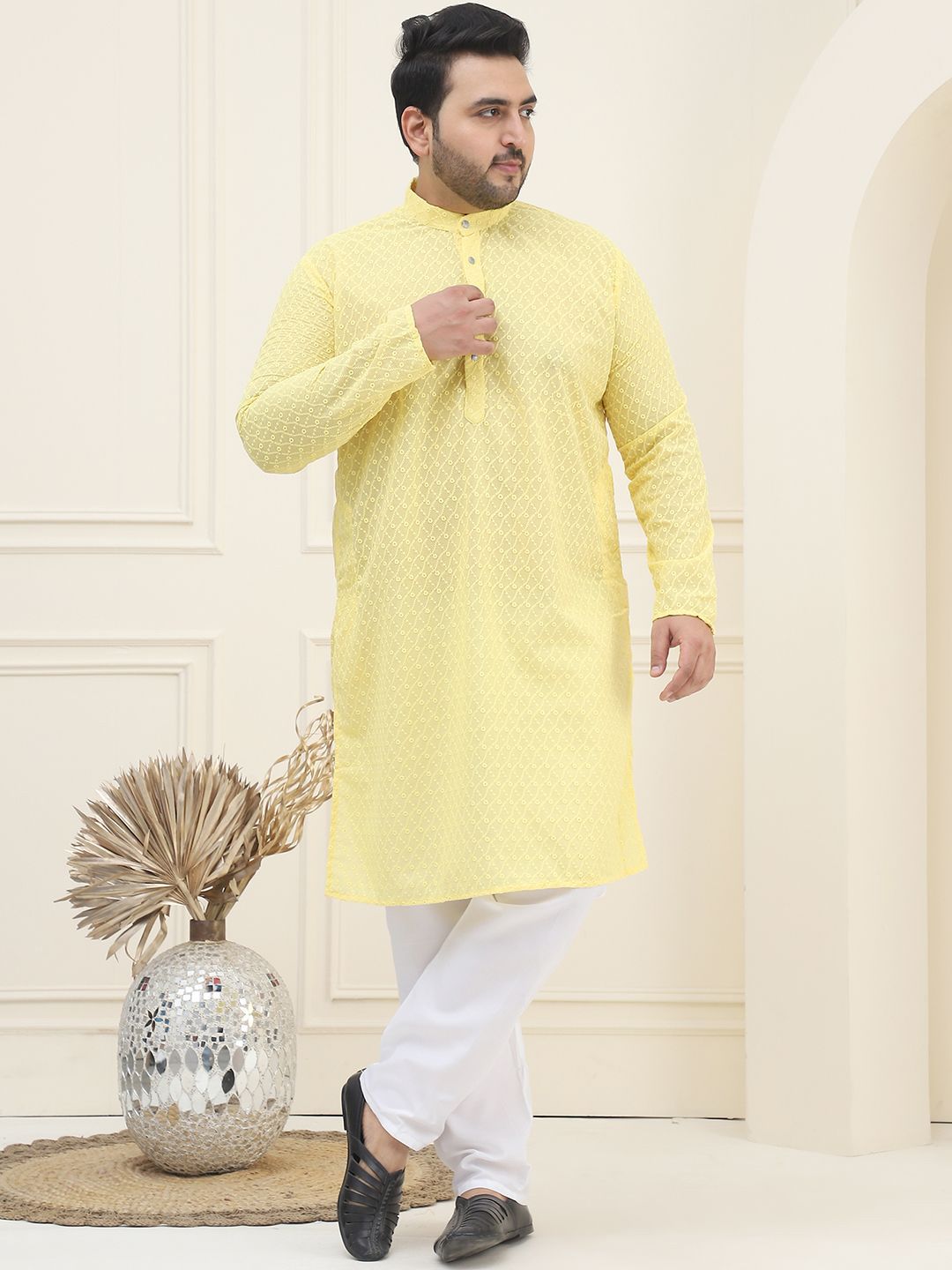 SOJANYA PLUS Floral Embroidered Chikankari Pure Cotton Straight Kurta With Pyjama