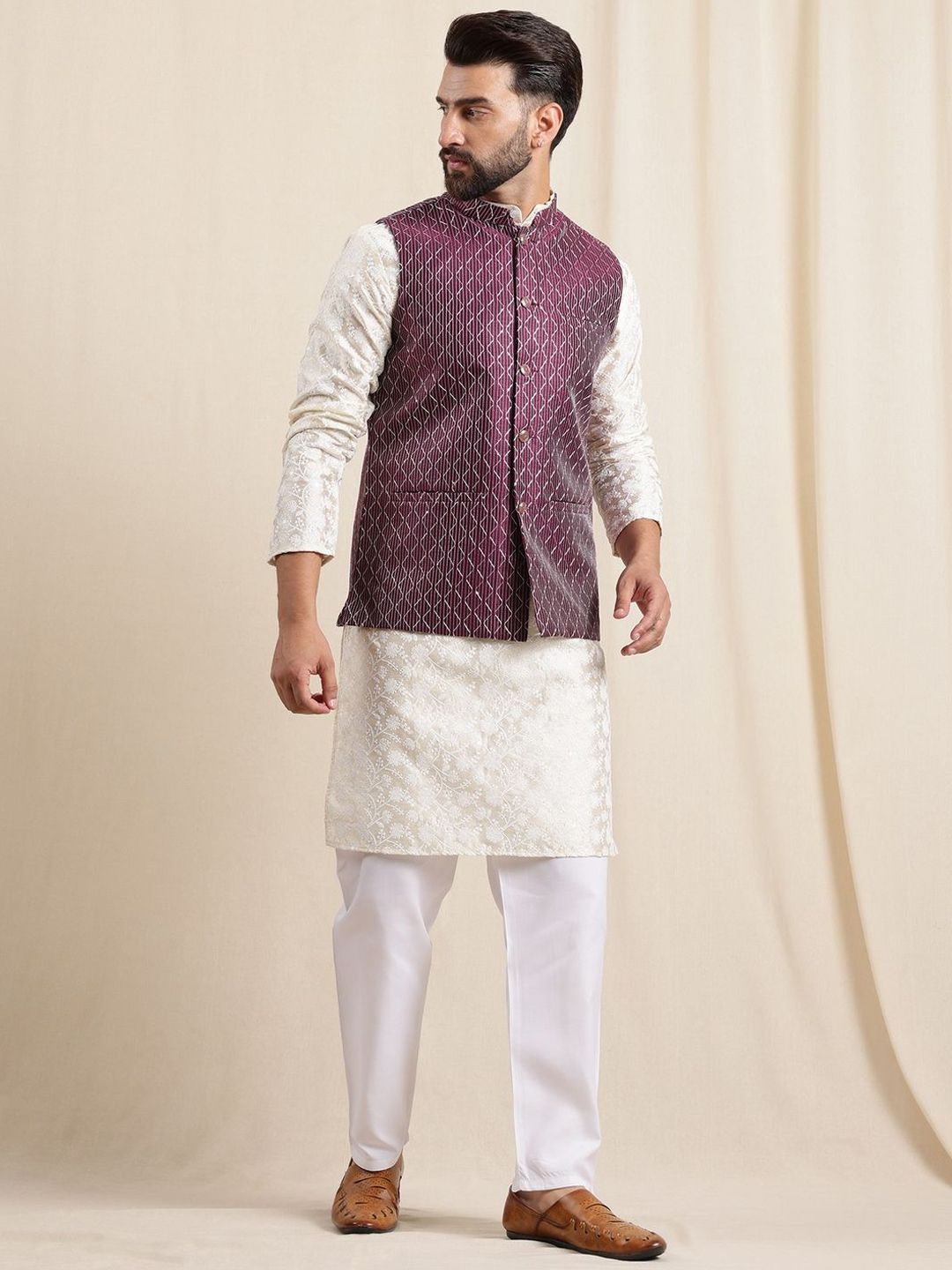 Anouk Men Sulam Kurta Biasa dengan Piyama