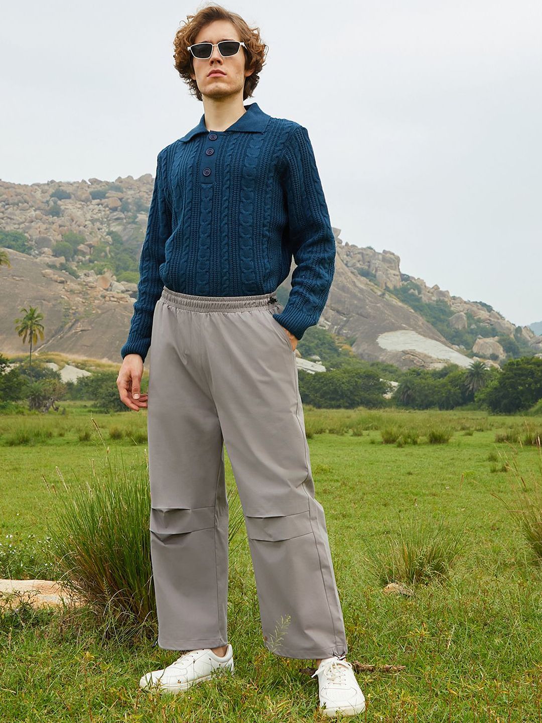 Campus Sutra Men Comfort Mid-Rise Loose Fit Cargos