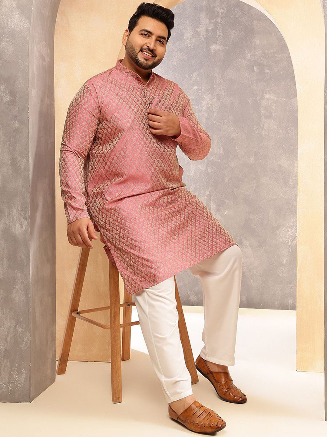 SOJANYA PLUS Motif Etnik Rekaan Tenunan Kolar Jacquard Silk Kurta Dengan Pijama