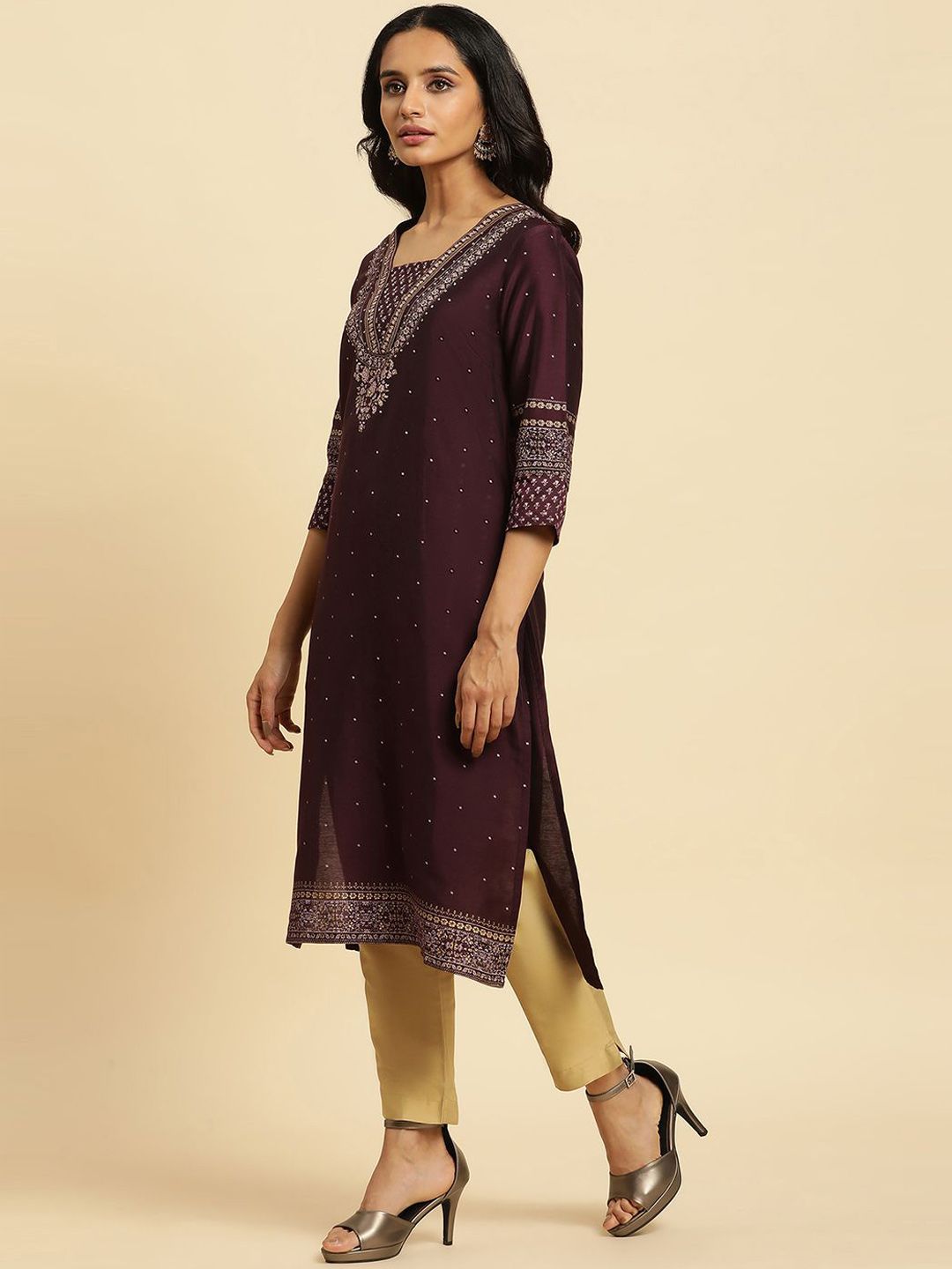 W Geometric Yoke Design Mirror Work Straight Kurta