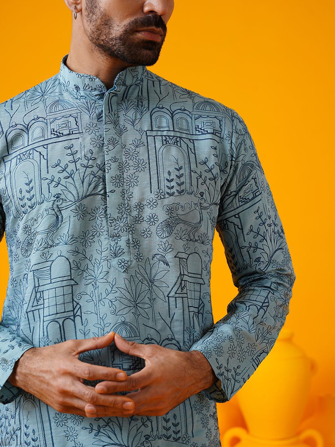 SOJANYA Men Floral Embroidered Thread Work Kurta