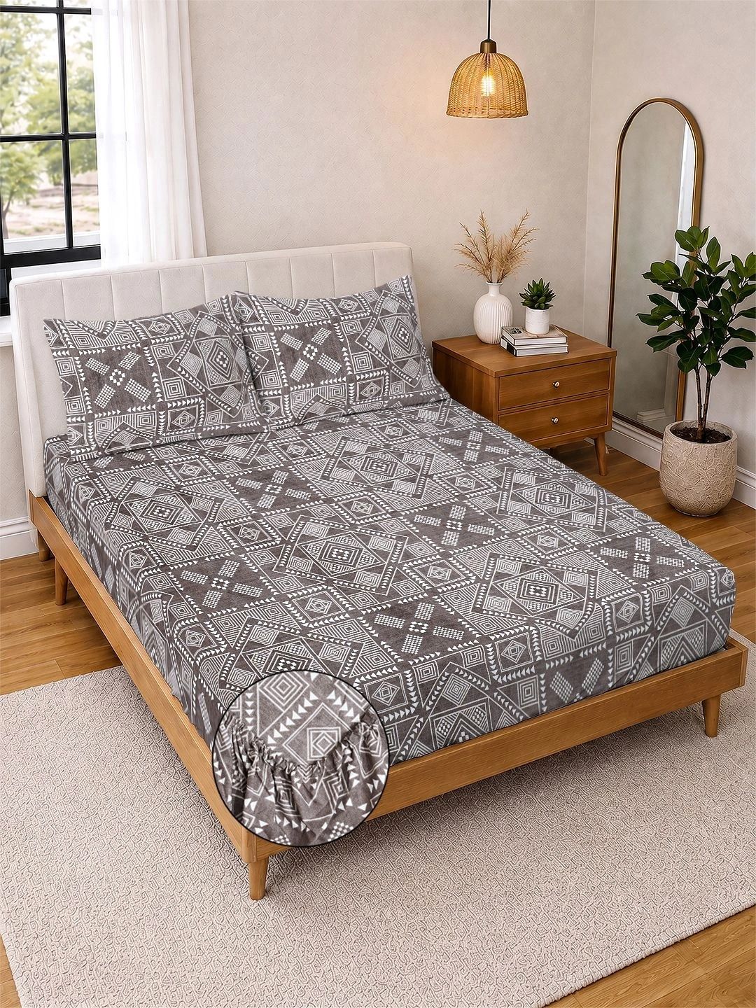 KLOTTHE Brown Geometric 300 TC King Bedsheet with 2 Pillow Covers