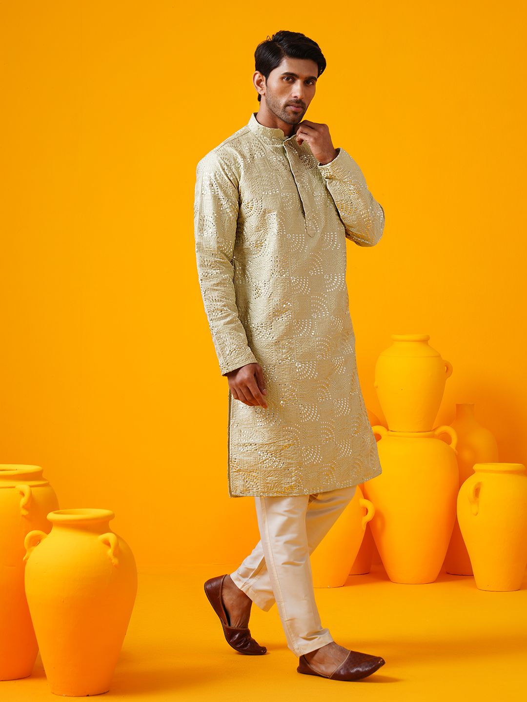 SOJANYA LUXE Bersulam Geometrik Kolar Mandarin Cotton Silk Kurta Lurus Dengan Seluar