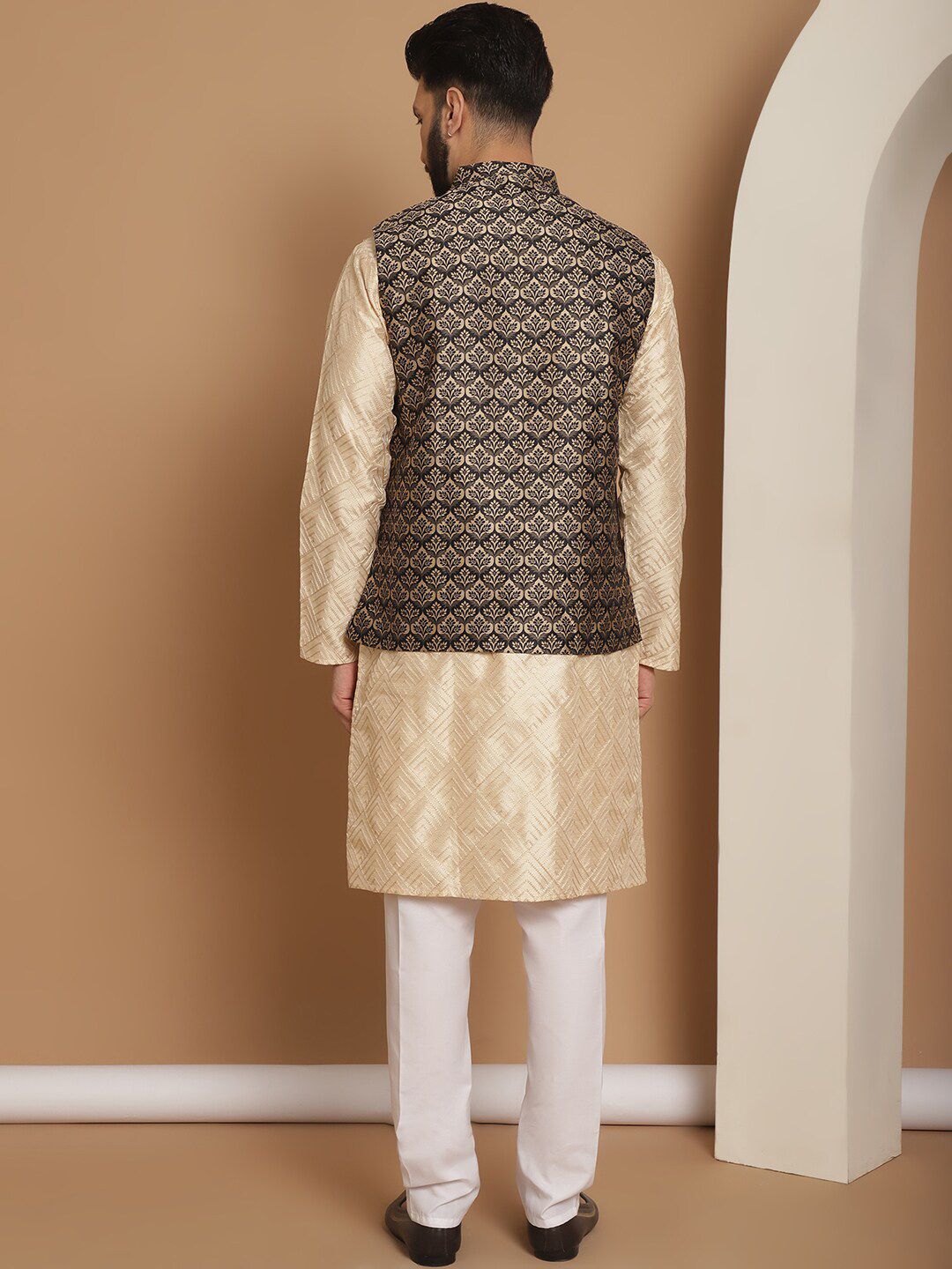 Anouk Men Geometric Embroidered Thread Work Regular Kurta With Churidar & Nehru Jacket