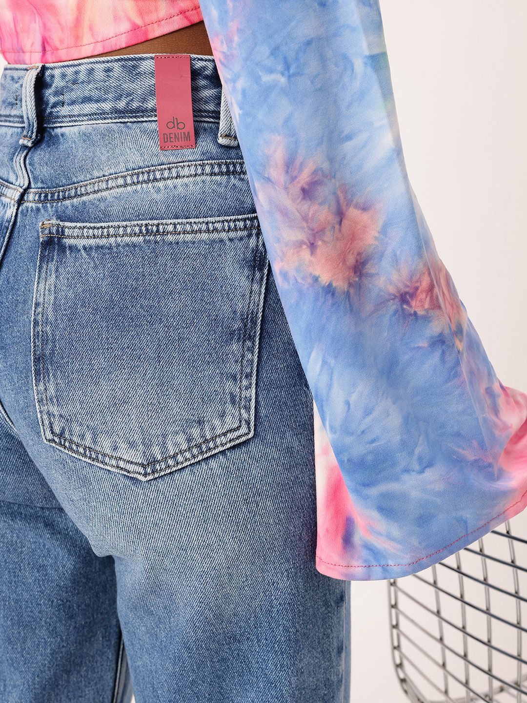 DressBerry Women Timeless Urban Straight Fit Faded Jeans
