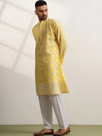 SOJANYA Men Embroidered Thread Work Kurta