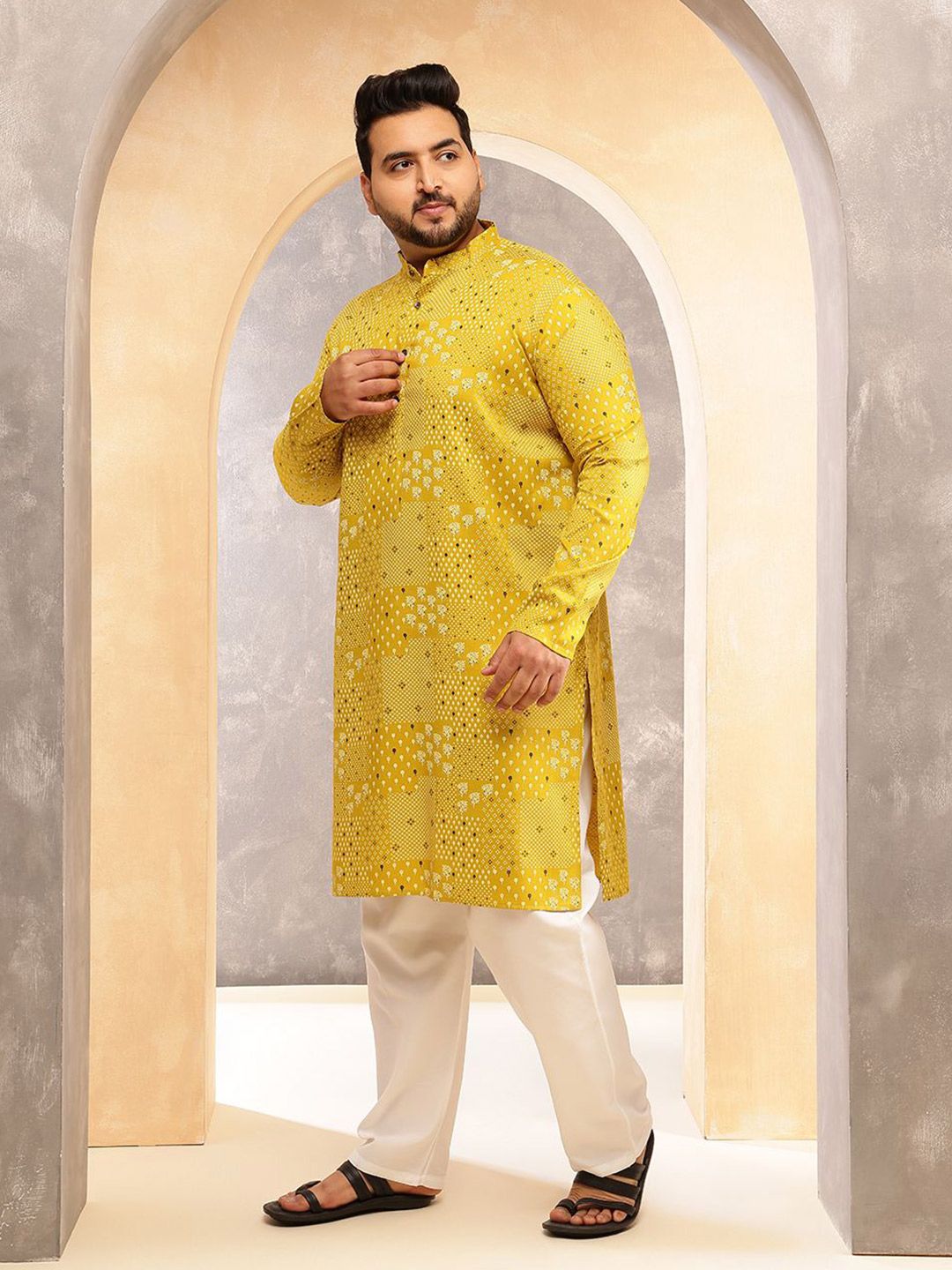 SOJANYA PLUS Floral Printed Mandarin Collar Straight Kurta