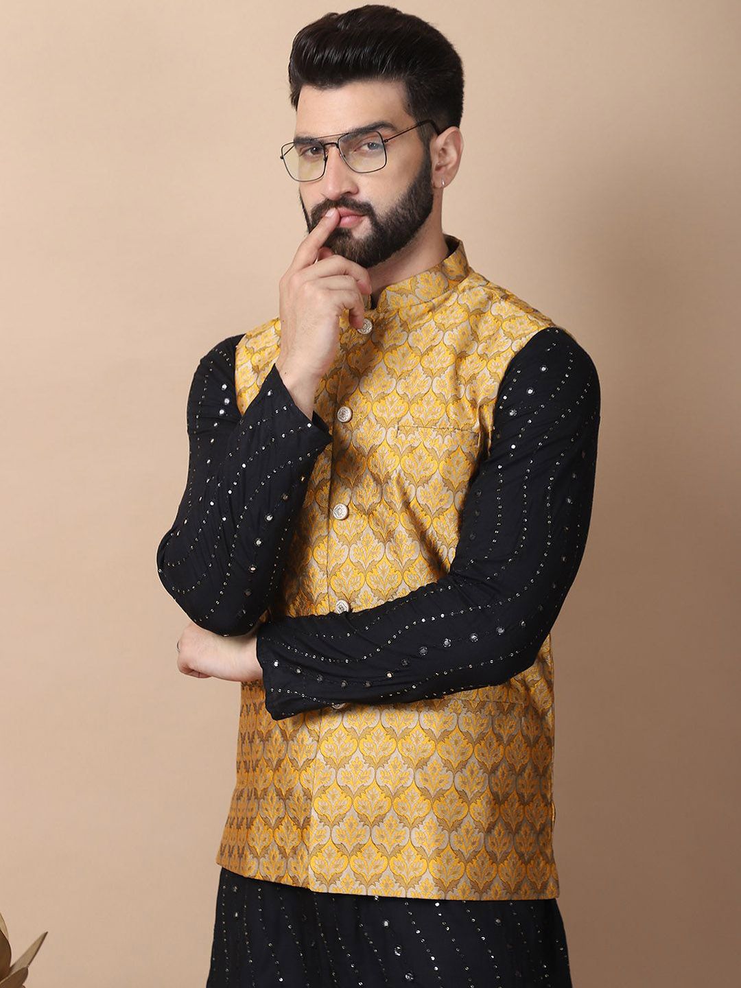 Kurta Kapas Tulen Bersulam Anouk Leheriya Hitam dengan Jaket Churidar & Nehru