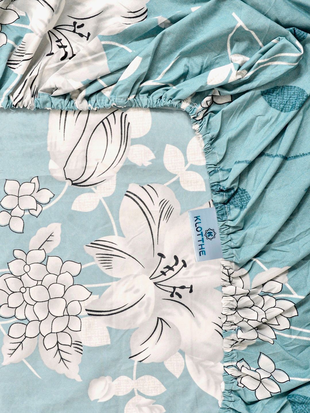 KLOTTHE Green & White Printed 300 TC Double Bedsheet With 2 Pillow Covers- 2.5 m x 2.25 m