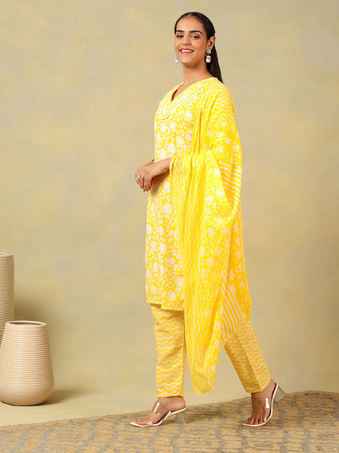 Mamicha Women Floral Printed Regular Mirror Work Pure Cotton Kurta with Trousers & With Dupatta