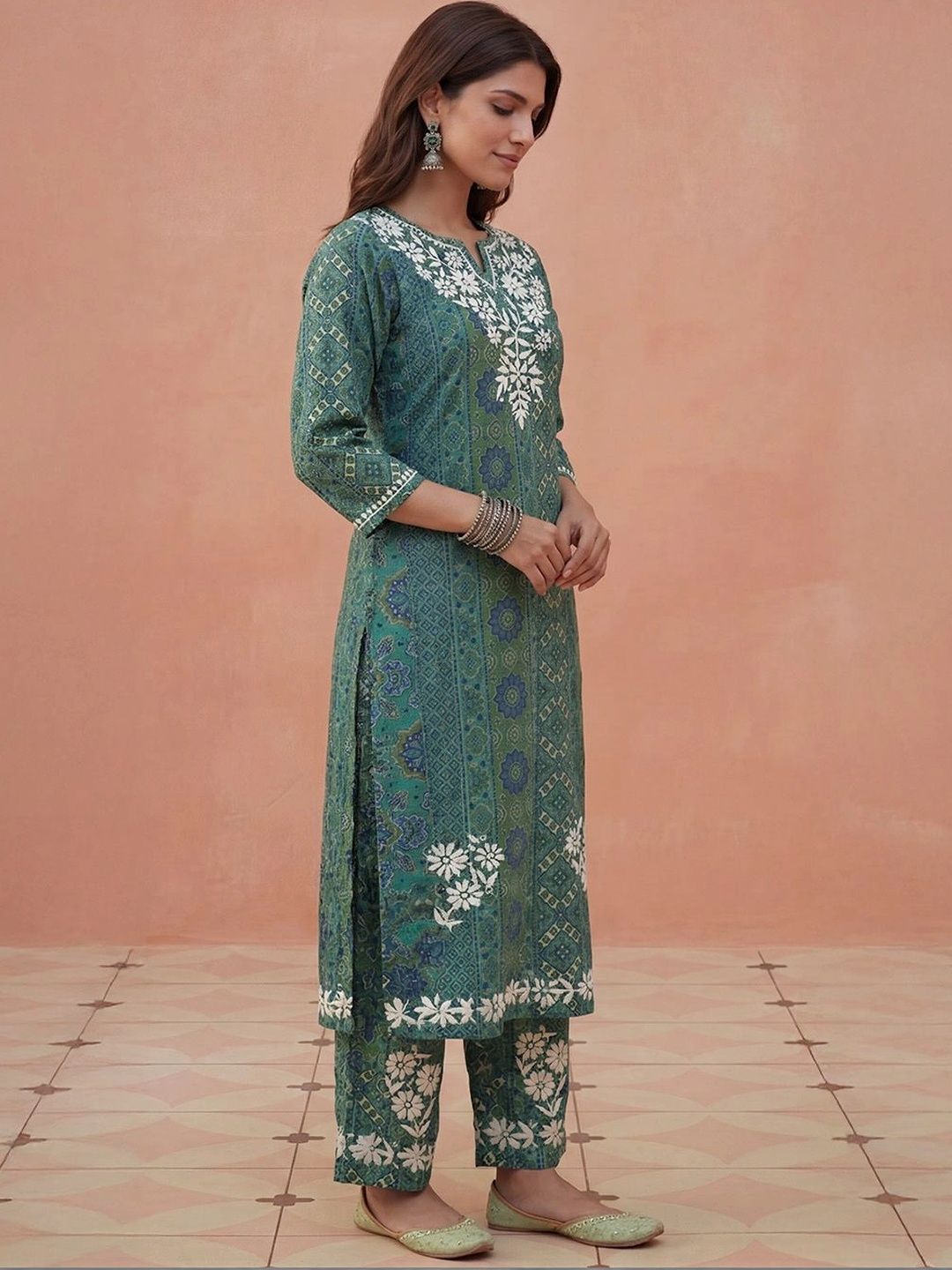 House of Chikankari Women Regular Chikankari Silk Crepe Kurta with Trousers