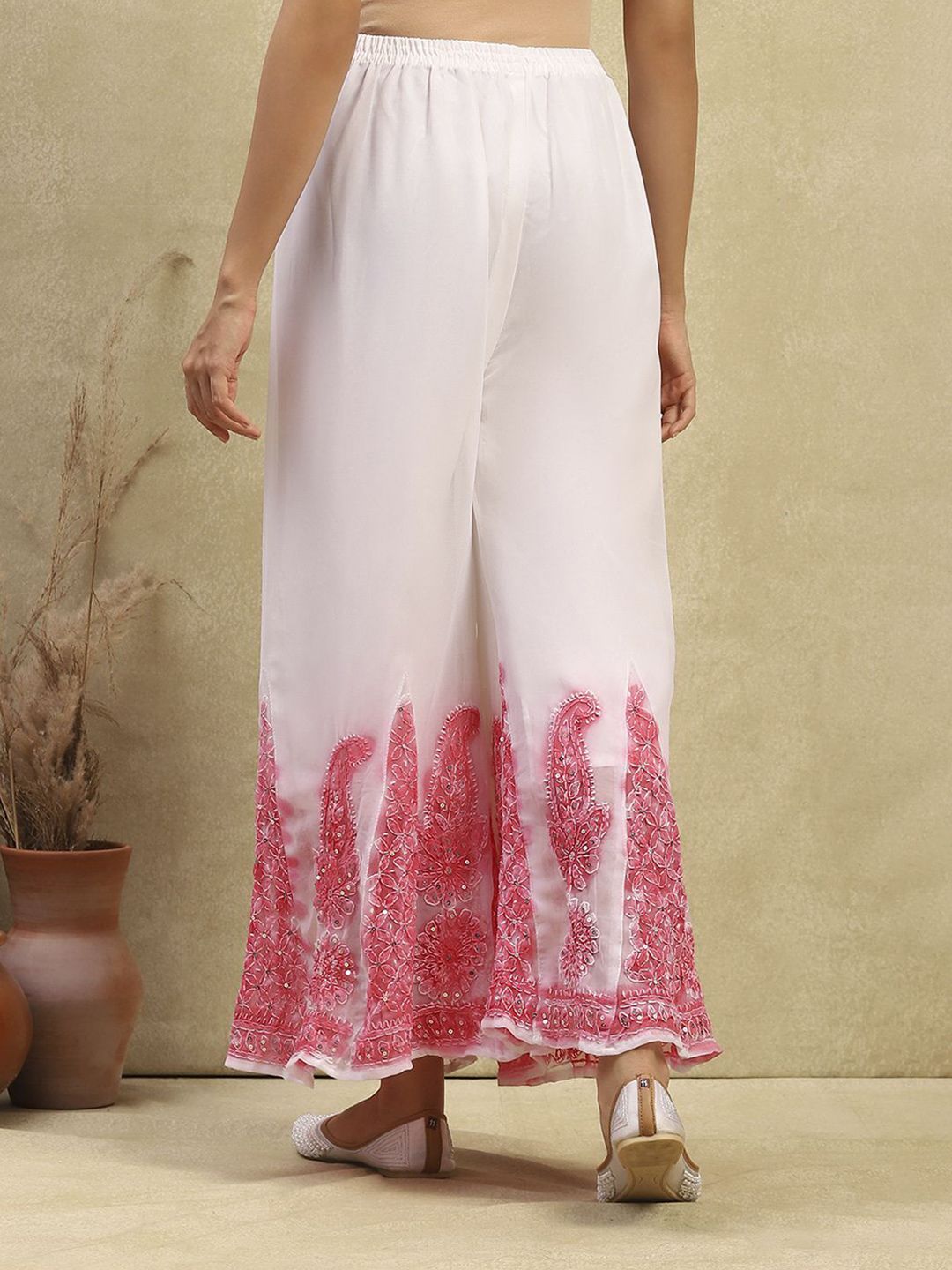 House of Chikankari Women White & Pink Georgette Chikankari Sulam Set Kurta
