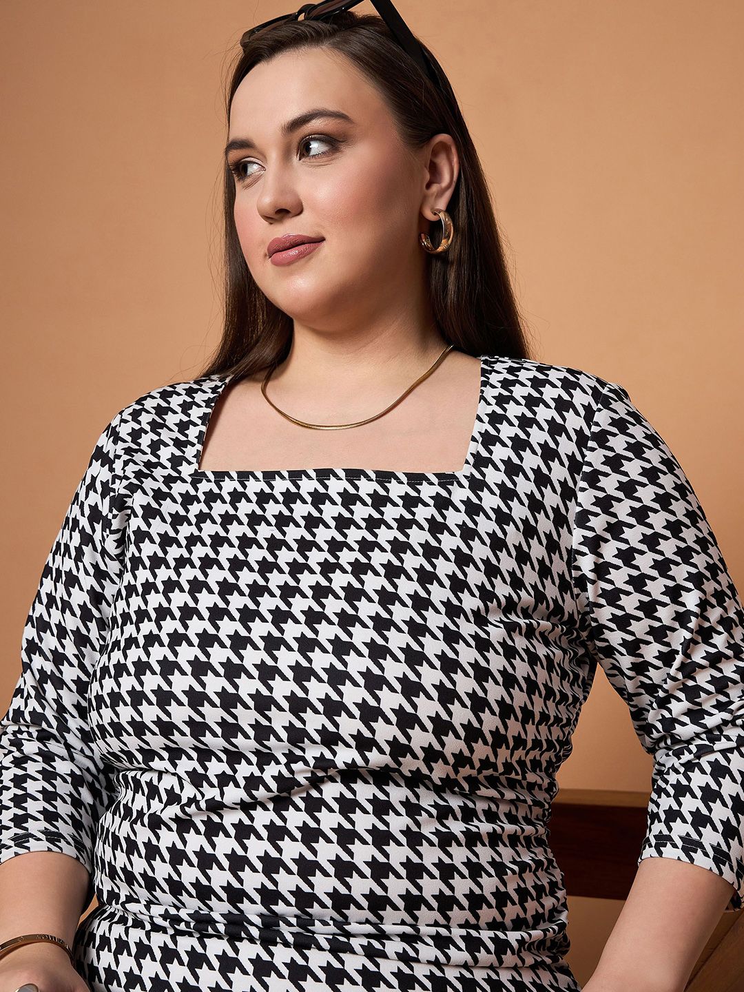 SASSAFRAS Curve Checked Bodycon Midi Dress