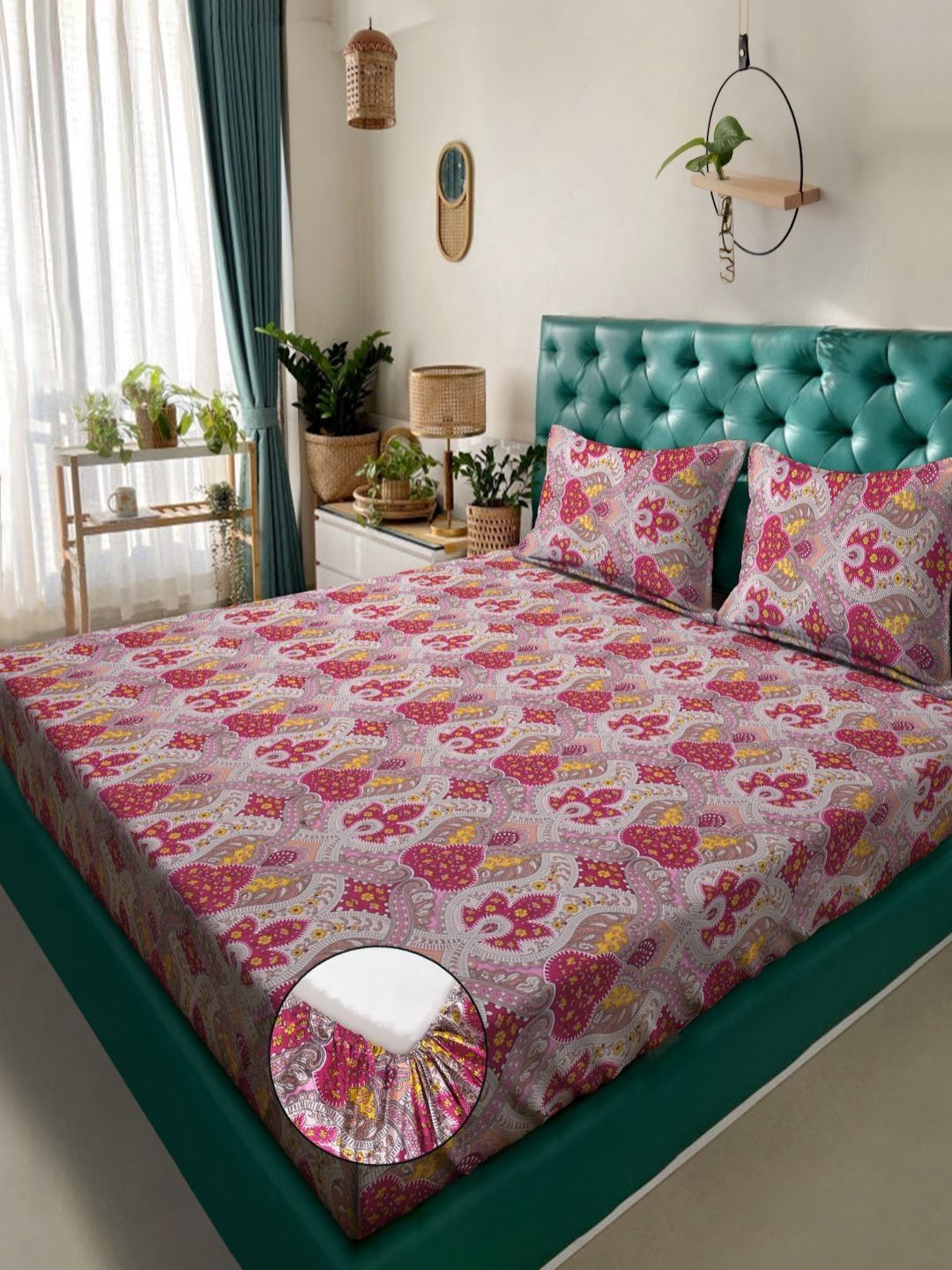 Aura Red & White Ethnic Printed Dilengkapi Cadar King 300TC Dengan 2 Sarung Bantal