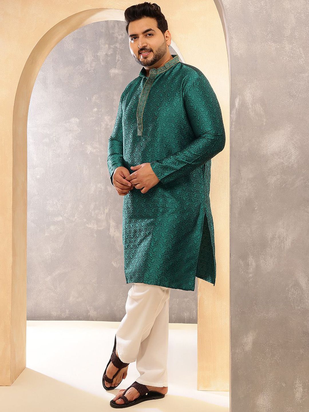 SOJANYA PLUS Men Paisley Printed Regular Kurta with Pyjamas
