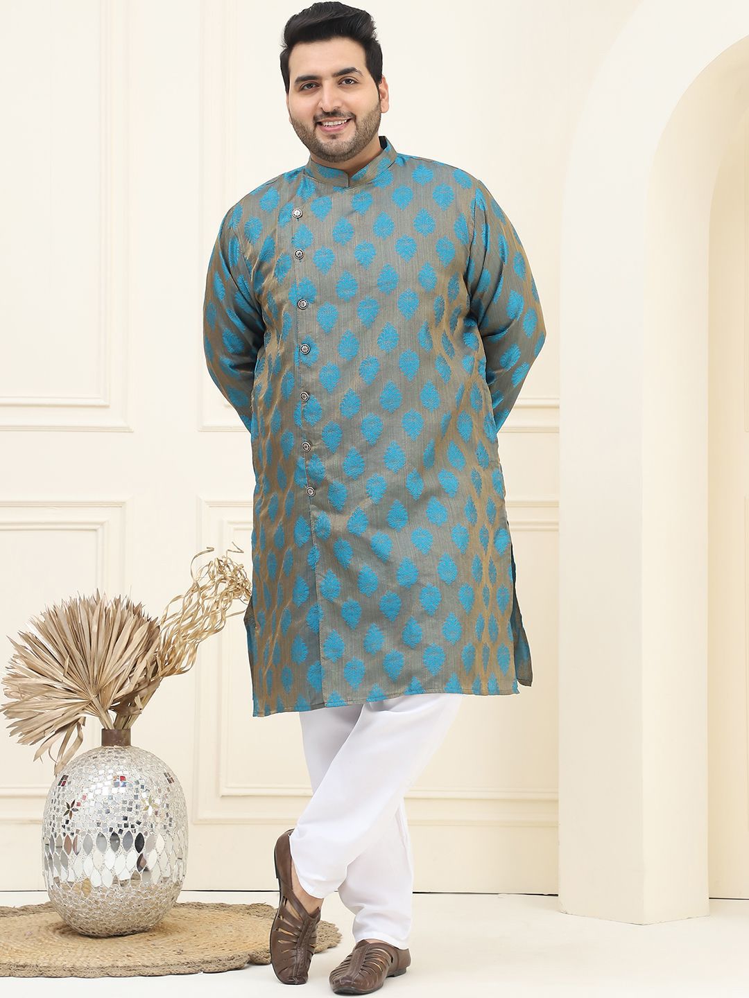 SOJANYA PLUS Plus Size Ethnic Motifs Thread Work Straight Kurta with Pyjamas