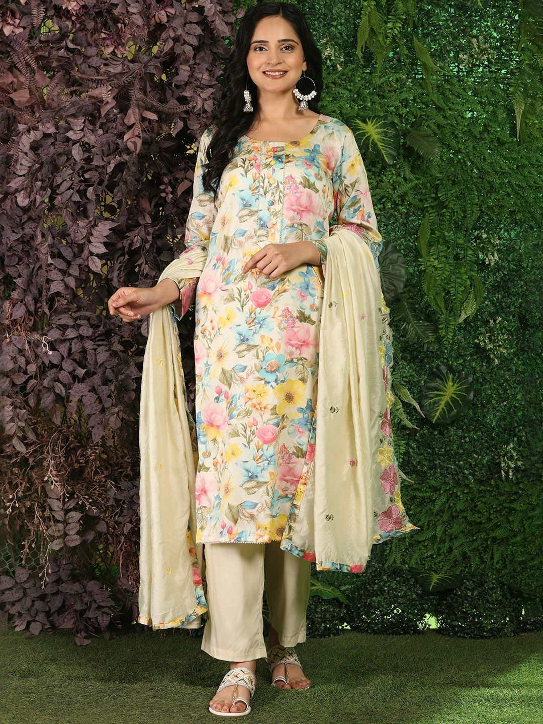 Mamicha Women Floral Printed Regular Thread Work Pure Cotton Kurta with Palazzos & With Dupatta